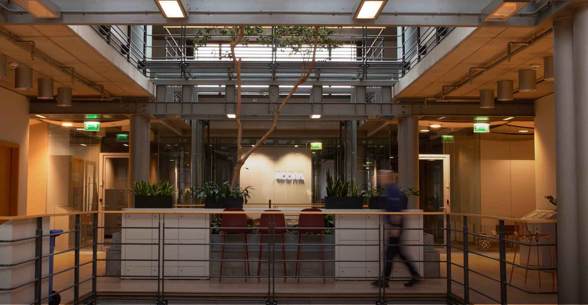 Atrium i przestrzeń wspólna w Czerska 8/10